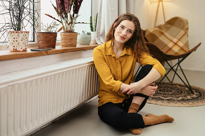 Familie beim Vorlesen